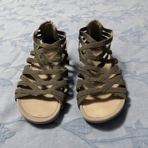Baretraps "Samina" Gladiator style sandals, gray straps 8M